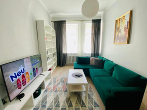 Spacious and cozy getaway in OldTown-PRIME RENTALS